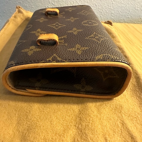 Louis Vuitton Monogram 'Florentine' Belt Bag - Picture 8 of 10